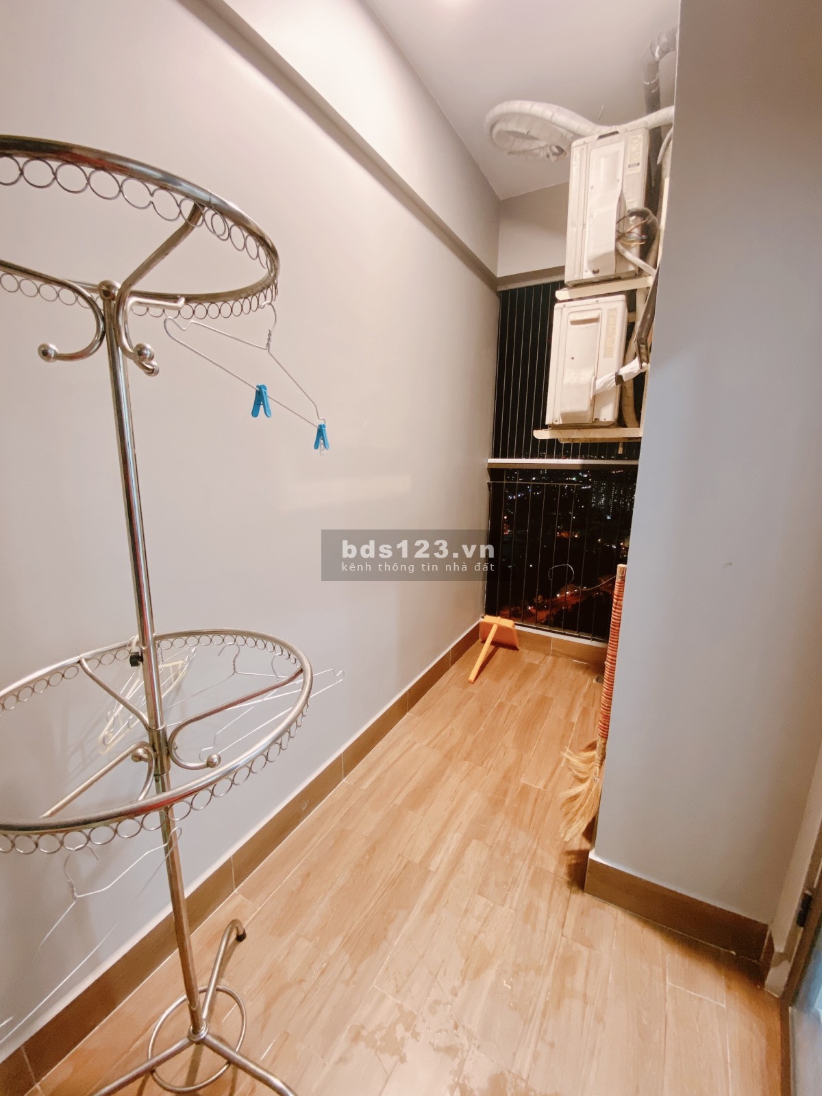 Đi nước ngoài định cư, cần bán gấp căn 2PN CC Opal Boulevard giá cực tốt. Tặng nội thất 150tr