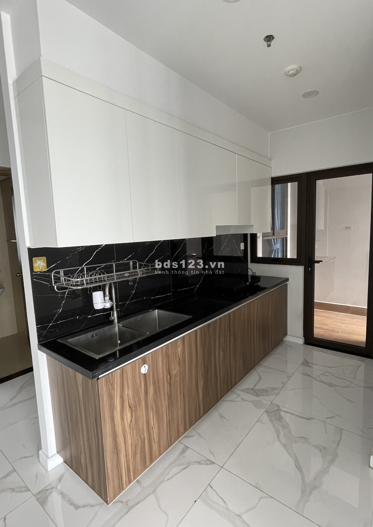Đi nước ngoài định cư, cần bán gấp căn 2PN CC Opal Boulevard giá cực tốt. Tặng nội thất 150tr