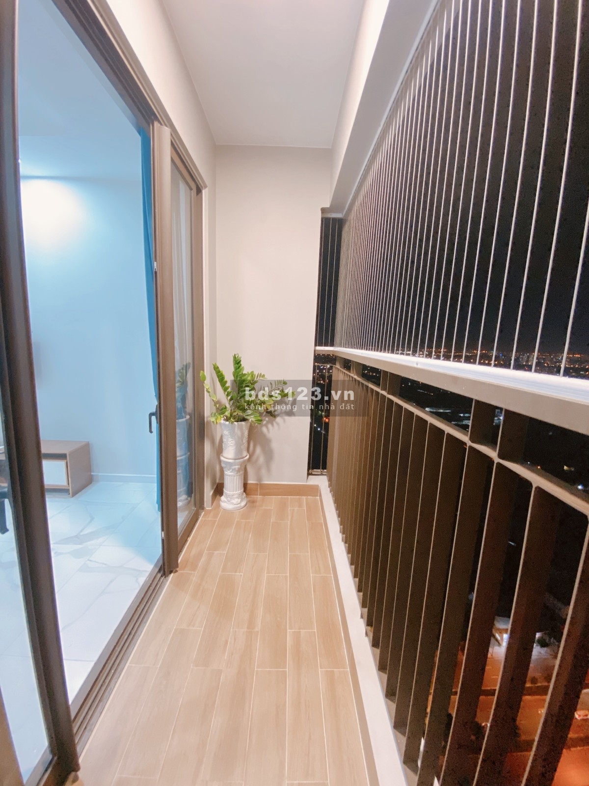 Đi nước ngoài định cư, cần bán gấp căn 2PN CC Opal Boulevard giá cực tốt. Tặng nội thất 150tr