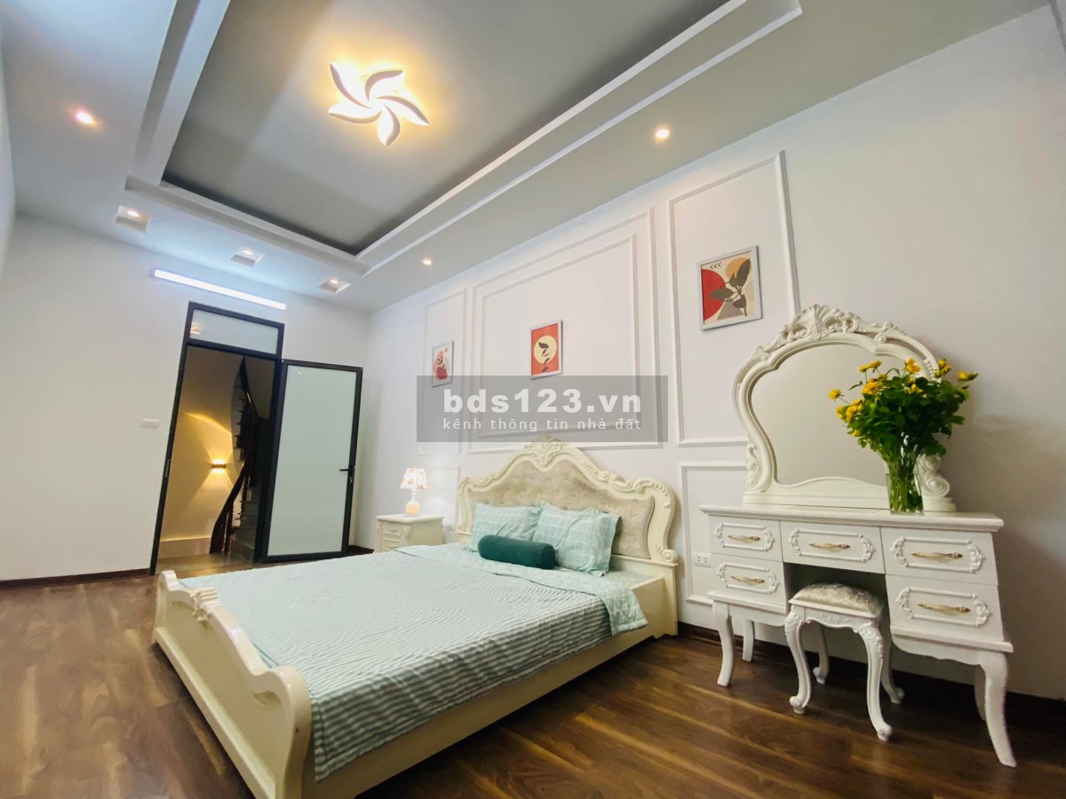 Bán nhà mặt phố Nguyễn Phúc Lai, Hoàng Cầu, DT 88m², MT 7m, giá bán 23,5 tỷ