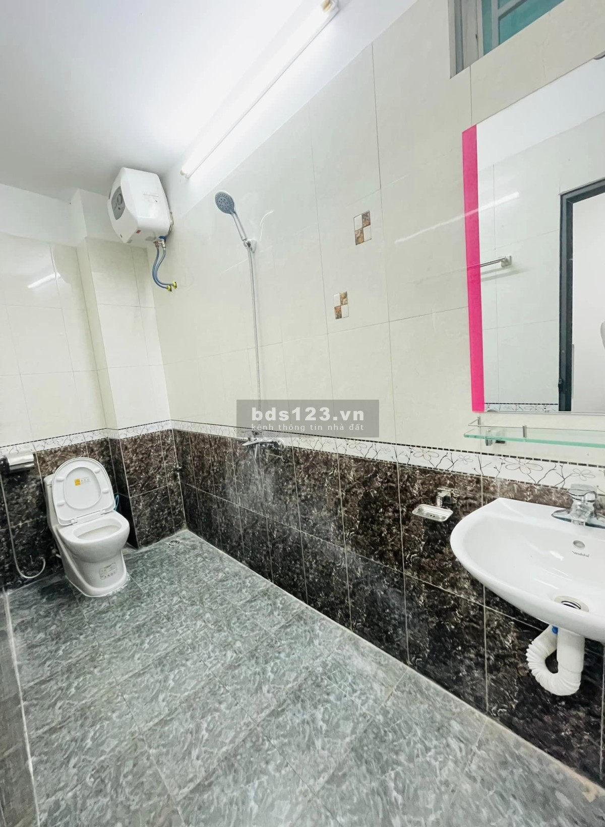 Bán nhà Hoàng Mai, ngõ thông 3 gác nhà đẹp vào ở luôn, dtsd 35m2, 5 tầng mt 5m, giá 4 tỷ