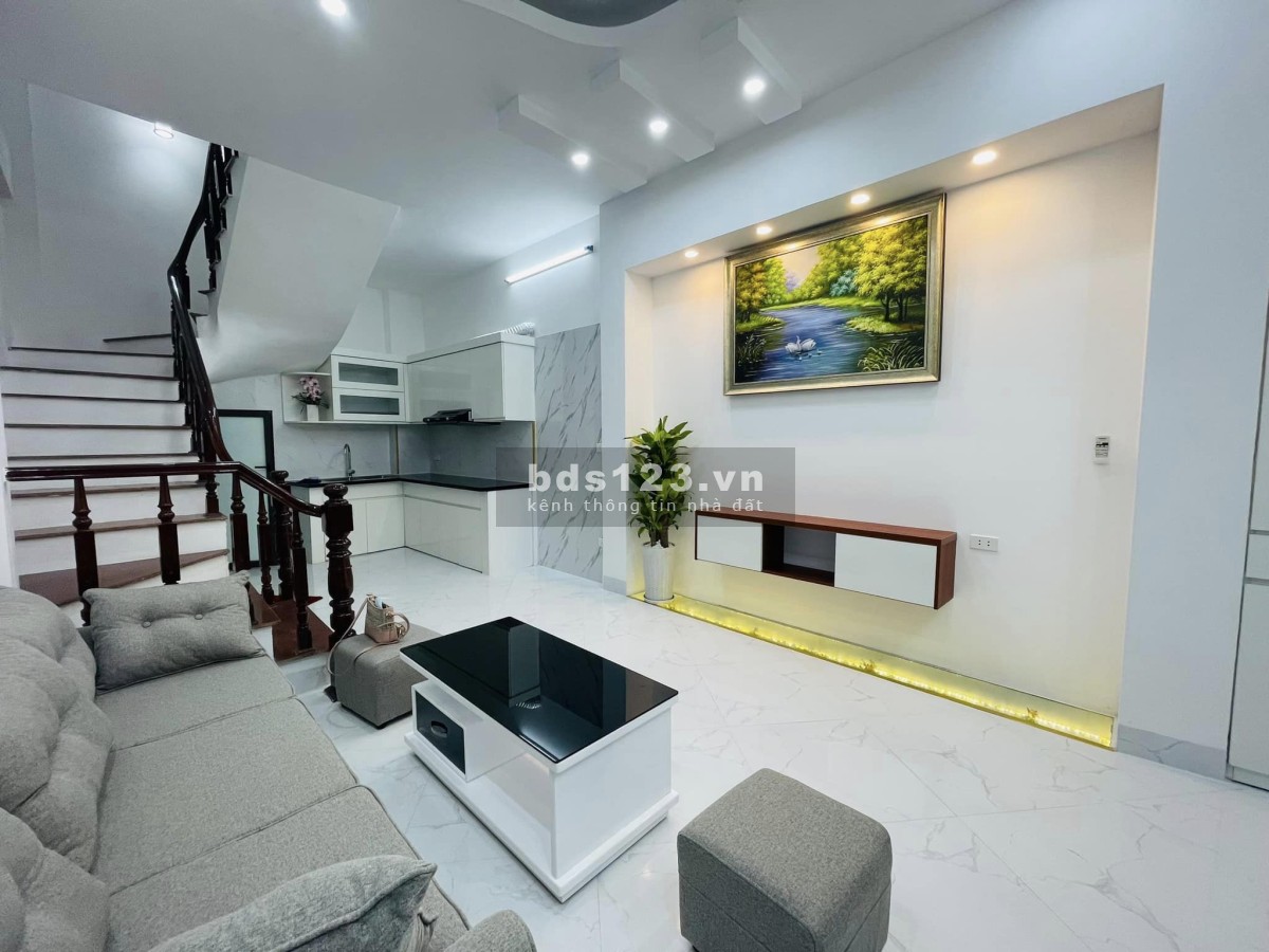 Bán nhà Hoàng Mai, ngõ thông 3 gác nhà đẹp vào ở luôn, dtsd 35m2, 5 tầng mt 5m, giá 4 tỷ