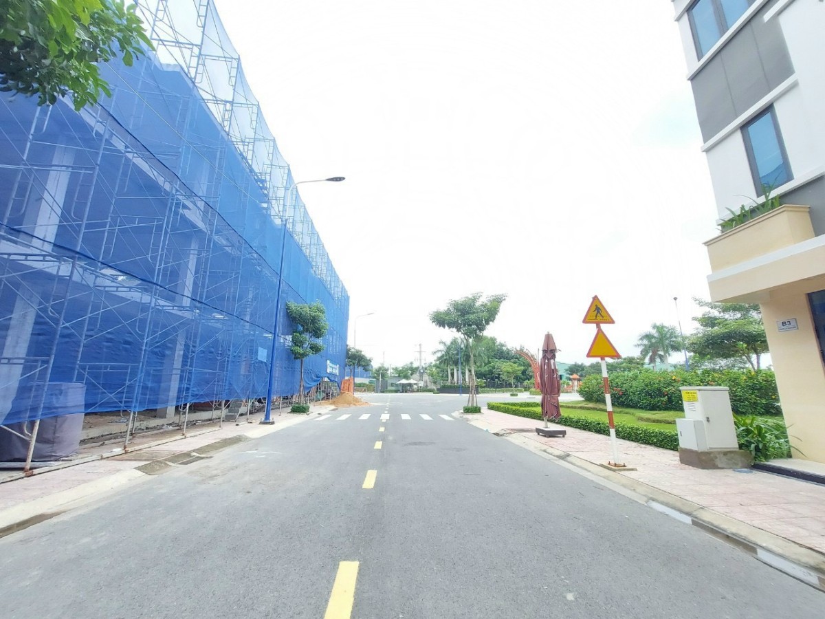 Nhà phố Thuận An, nhà phố Bình Chuẩn, Bình Dương khép kín mà chỉ có 3ty2, Gần Charm City ở ngã tư