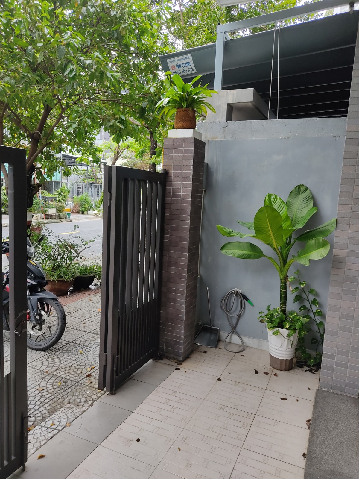 Bán gấp nhà phố Đà Nẵng, 3 Tầng, 5 PN, Hướng Đông Nam, giảm ngay 300 triệu LH 0947984998