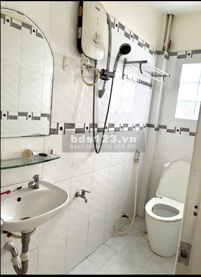 Bán nhà 1 lửng 1 lầu Hẻm ba gác 2 sẹc số 174 đường Nguyễn Thiện Thuật, phường 3, quận 3