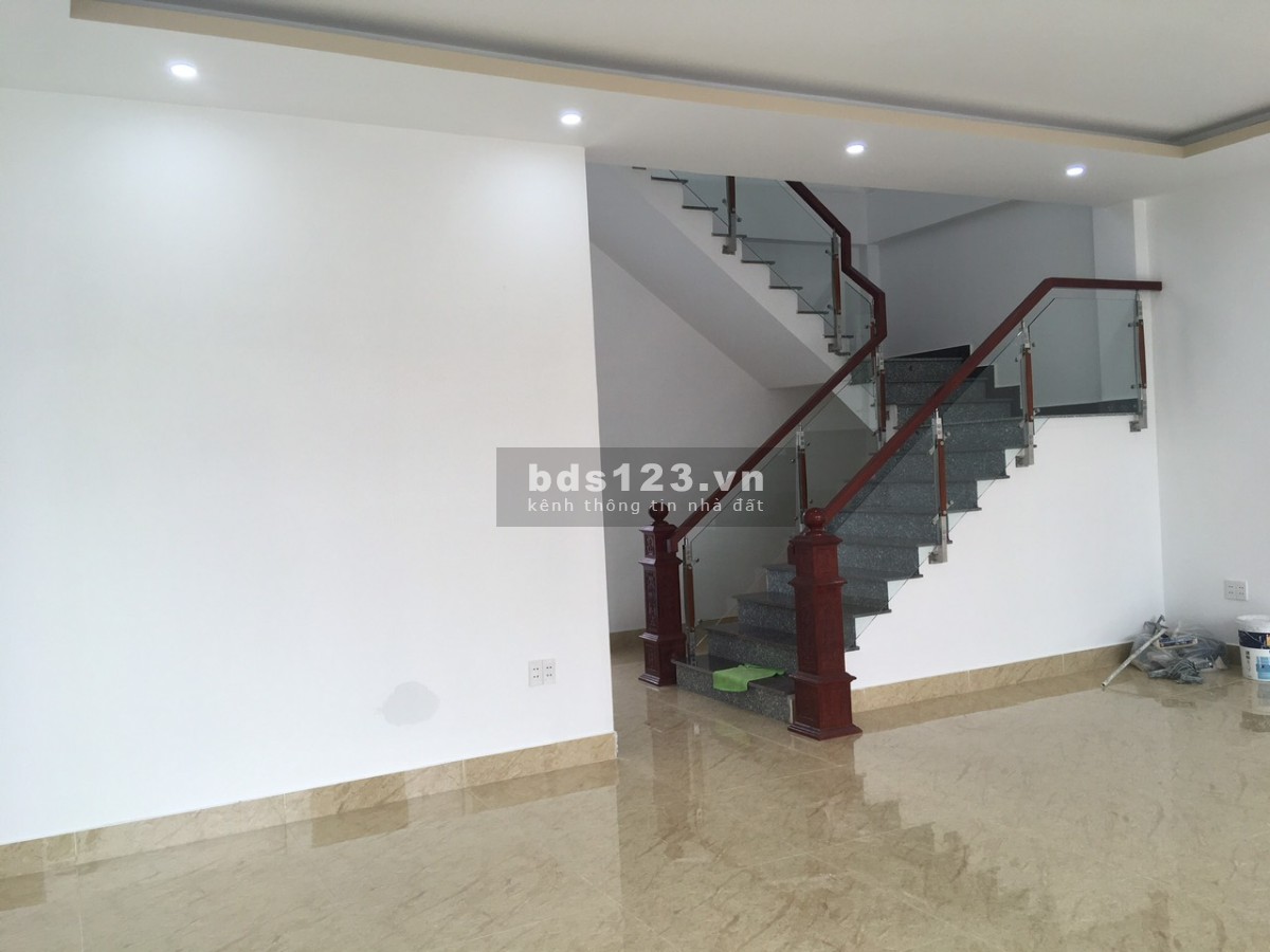 Cho Thuê Nhà Mặt Tiền Số 753 Đường Kha Vạn Cân, * DT: 8,85m X 18,52m, 2L, sàn trống suốt mới 100%