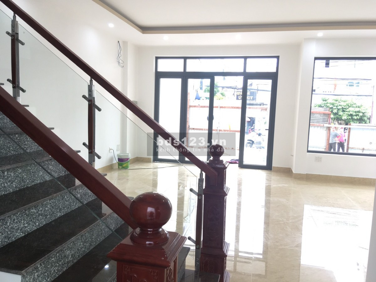 Cho Thuê Nhà Mặt Tiền Số 753 Đường Kha Vạn Cân, * DT: 8,85m X 18,52m, 2L, sàn trống suốt mới 100%