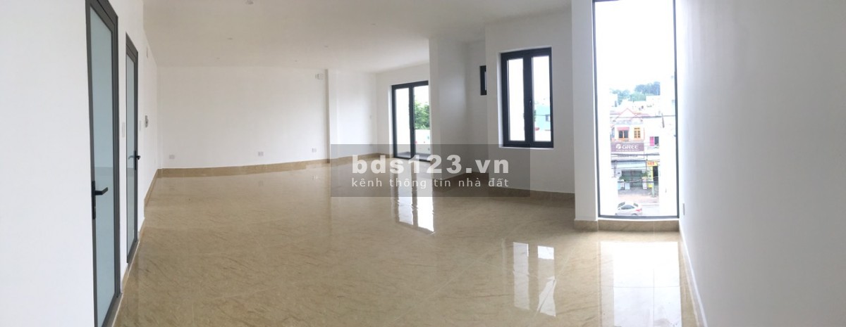 Cho Thuê Nhà Mặt Tiền Số 753 Đường Kha Vạn Cân, * DT: 8,85m X 18,52m, 2L, sàn trống suốt mới 100%
