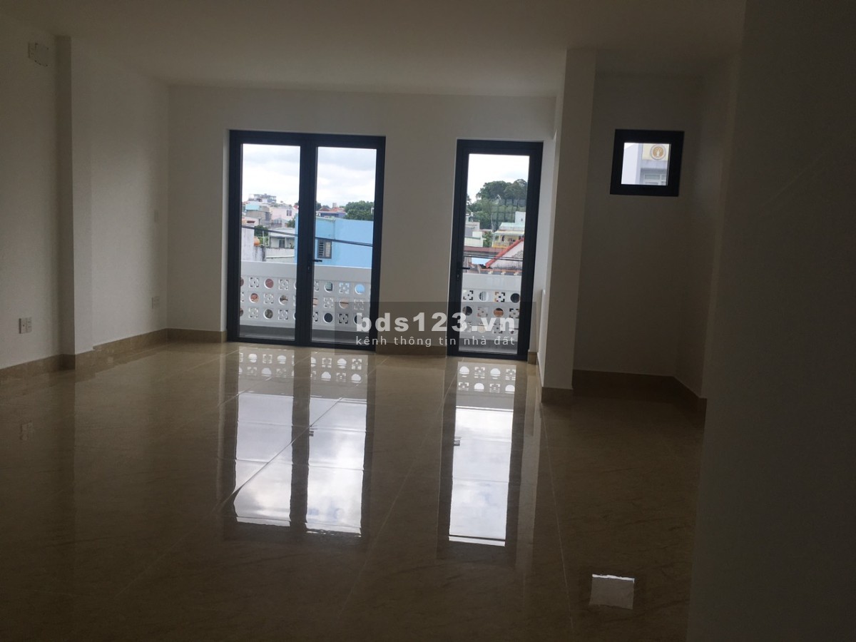Cho Thuê Nhà Mặt Tiền Số 753 Đường Kha Vạn Cân, * DT: 8,85m X 18,52m, 2L, sàn trống suốt mới 100%