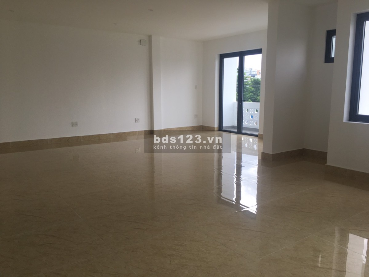 Cho Thuê Nhà Mặt Tiền Số 753 Đường Kha Vạn Cân, * DT: 8,85m X 18,52m, 2L, sàn trống suốt mới 100%