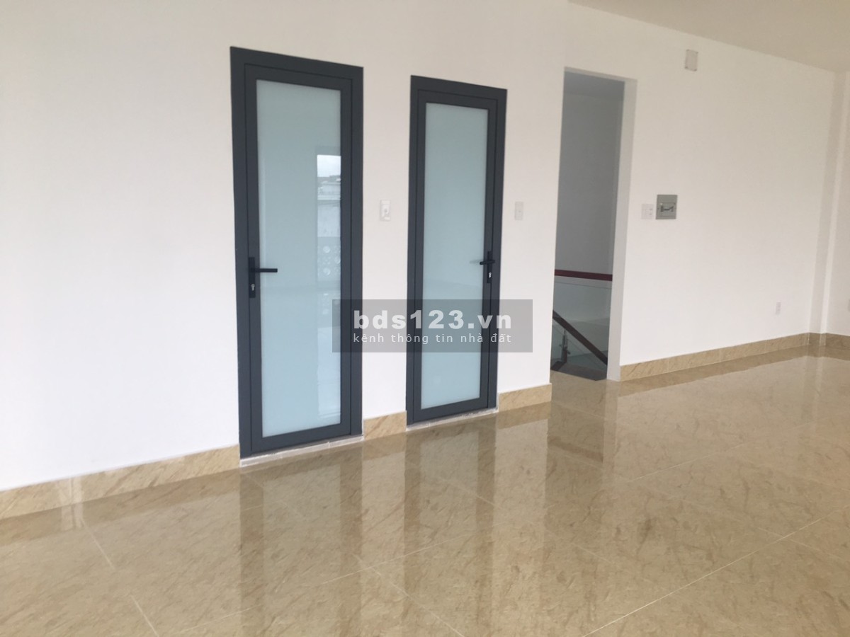 Cho Thuê Nhà Mặt Tiền Số 753 Đường Kha Vạn Cân, * DT: 8,85m X 18,52m, 2L, sàn trống suốt mới 100%