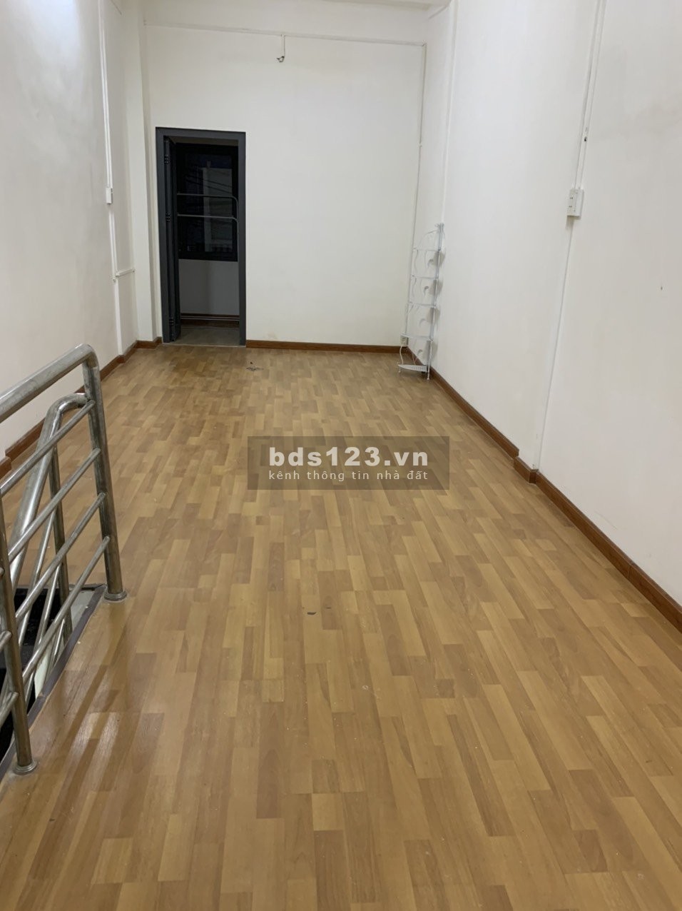 Nhà mặt đường 10m, xe hơi ngủ trong nhà, khu ẩm thực Vĩnh Khánh