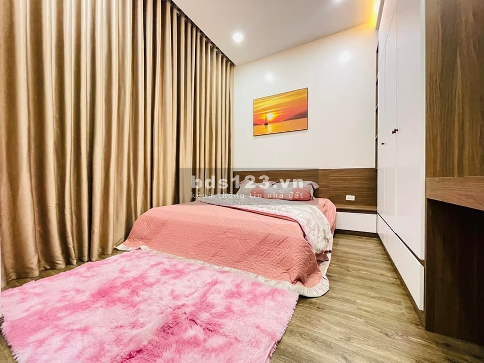 chính chủ cần bán nhà vip ngõ ô tô kinh doanh tốt. hạ tầng hoàn thiện dân trí cao