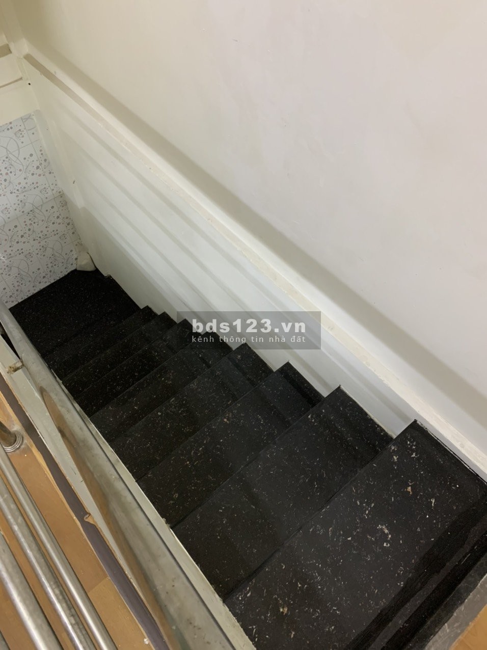 Nhà mặt đường 10m, xe hơi ngủ trong nhà, khu ẩm thực Vĩnh Khánh