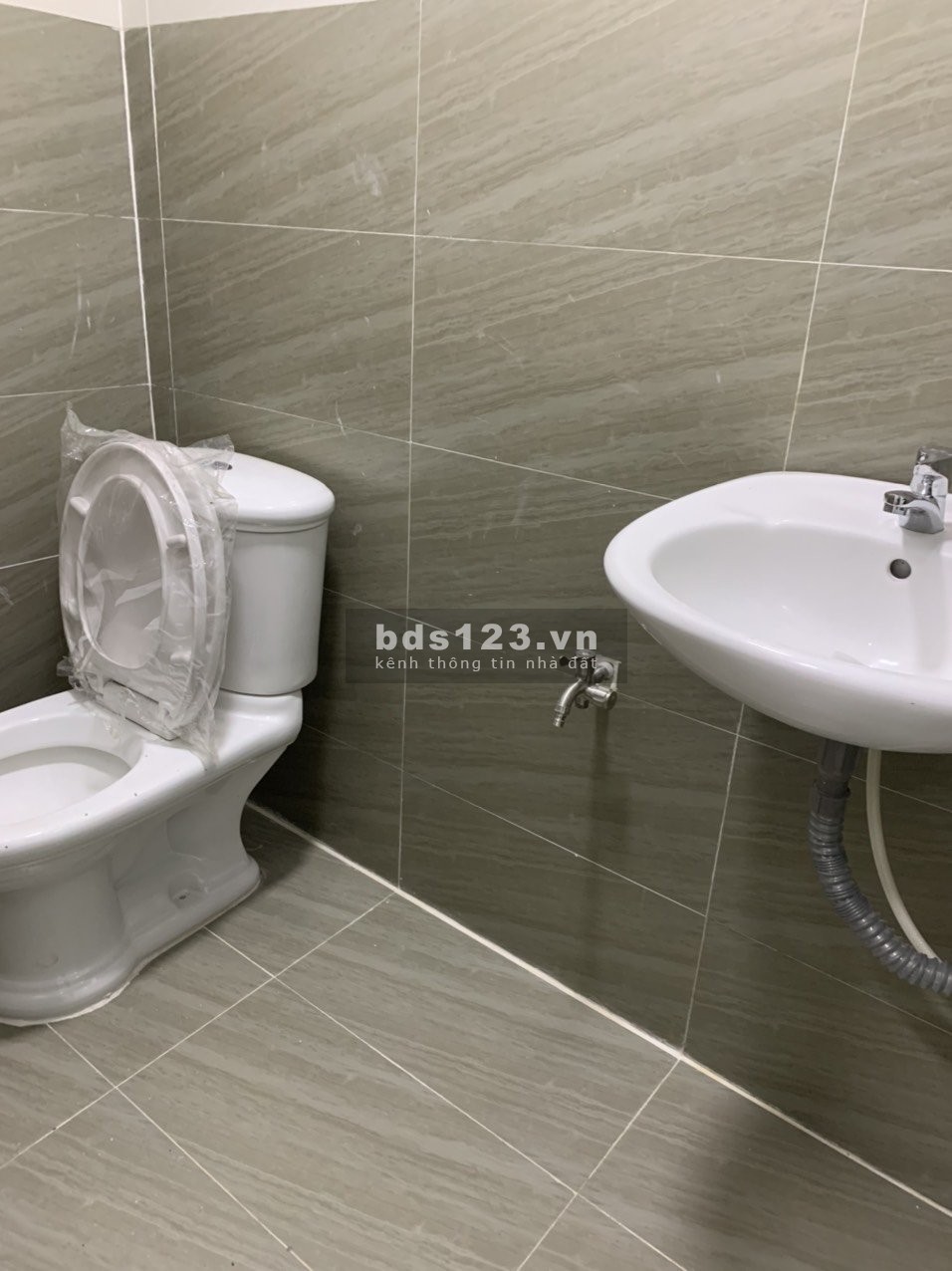 Nhà mặt đường 10m, xe hơi ngủ trong nhà, khu ẩm thực Vĩnh Khánh