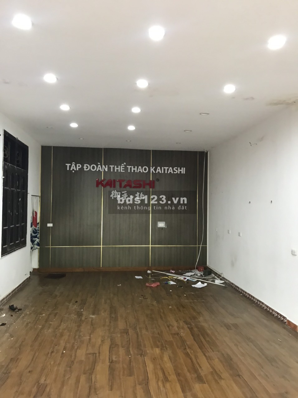 Cho thuê cửa hàng mặt đường Nguyễn Hoàng Tôn liên hệ 0989643451