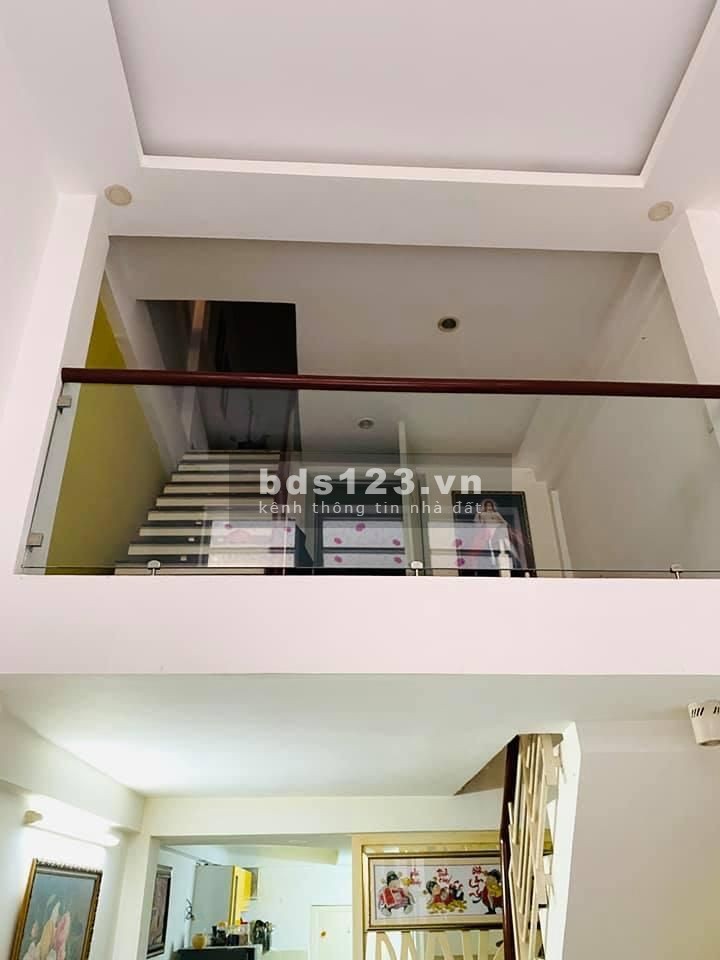 Bán nhanh nhà giá rẻ đường Bà Hạt quận 10, DT 30m² giá 5 tỷ, cho thuê 10 triệu/tháng