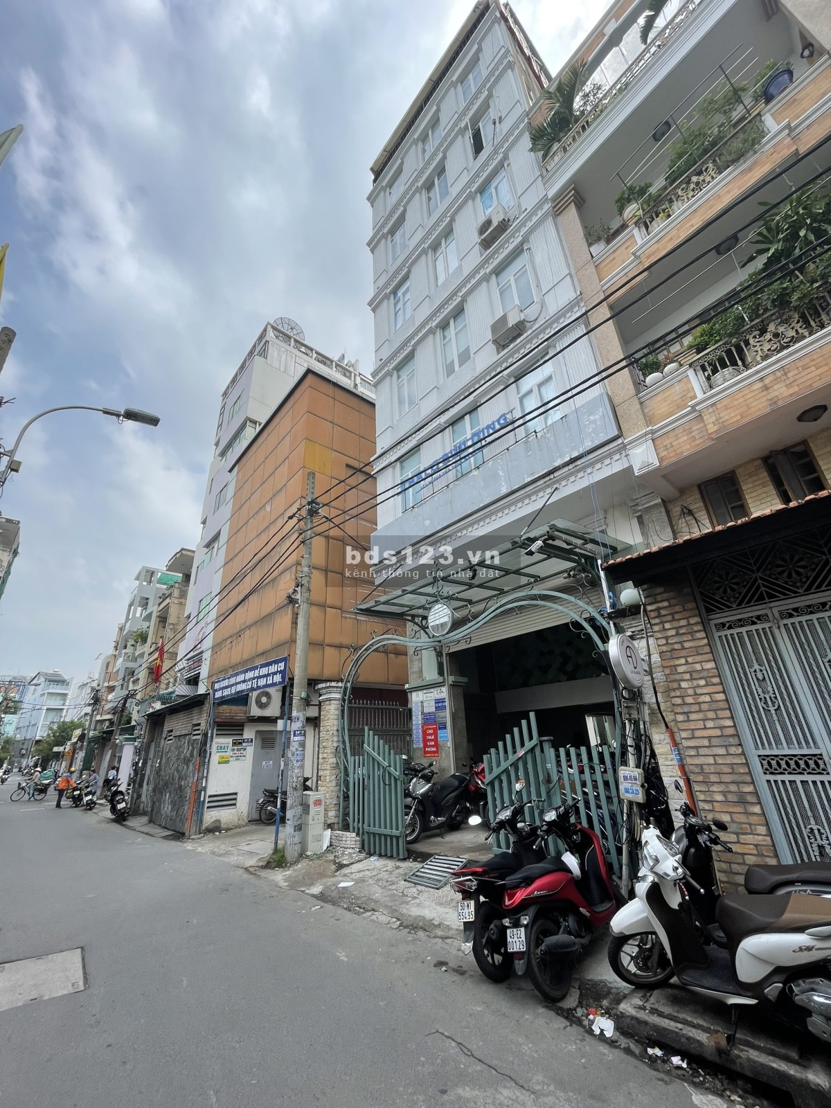 Bán nhà thần tài 2MT, đường Đinh Công Tráng, Quận 1