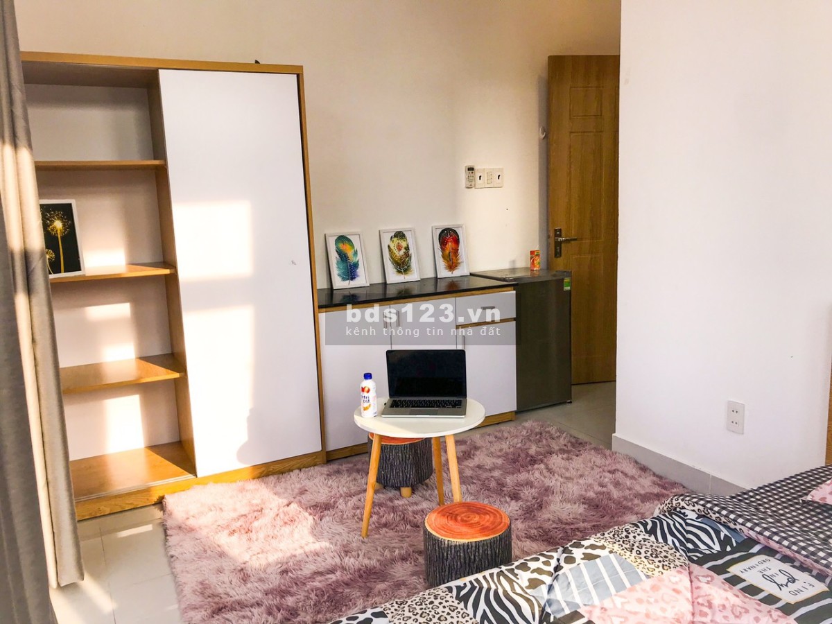 Cho thuê phòng ban công mặt tiền Phan Văn Trị thuộc khu an ninh tốt