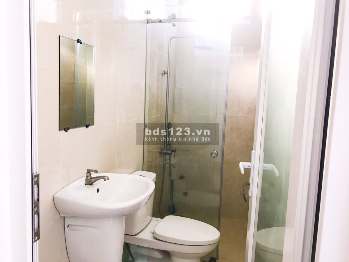 Cho thuê phòng ban công mặt tiền Phan Văn Trị thuộc khu an ninh tốt