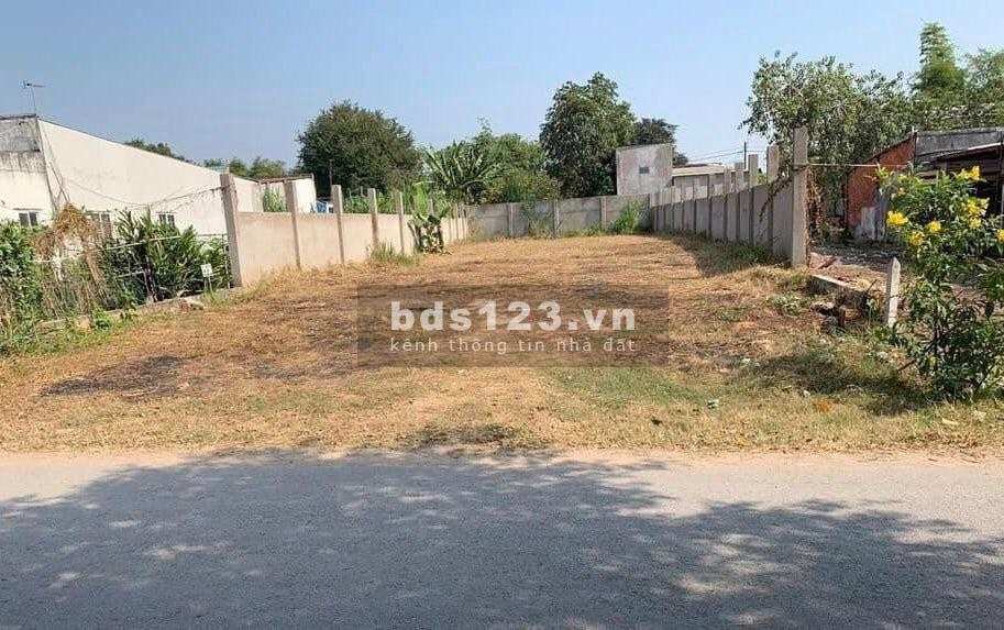 Bán gấp lô đất còn sót diện tích 400m2 ở huyện Bình Chánh giá tốt