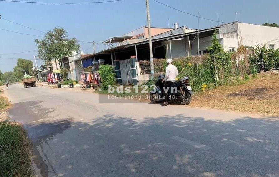 Bán gấp lô đất còn sót diện tích 400m2 ở huyện Bình Chánh giá tốt