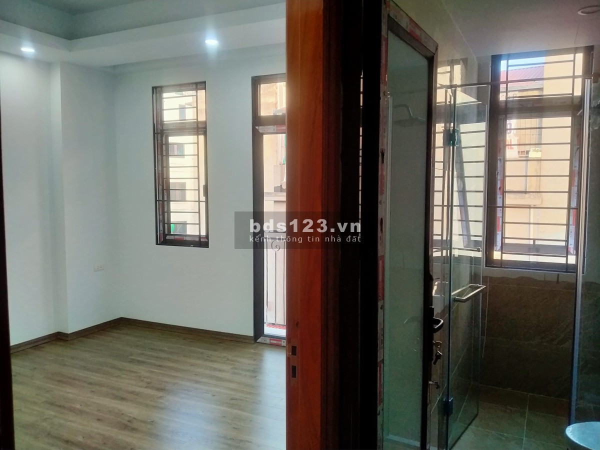 Bán nhà đẹp Trịnh Văn Bô, DT 40m² x 4 tầng, MT 5,2m, ở ngay ô tô đỗ cửa, giá bán 4,95 tỷ