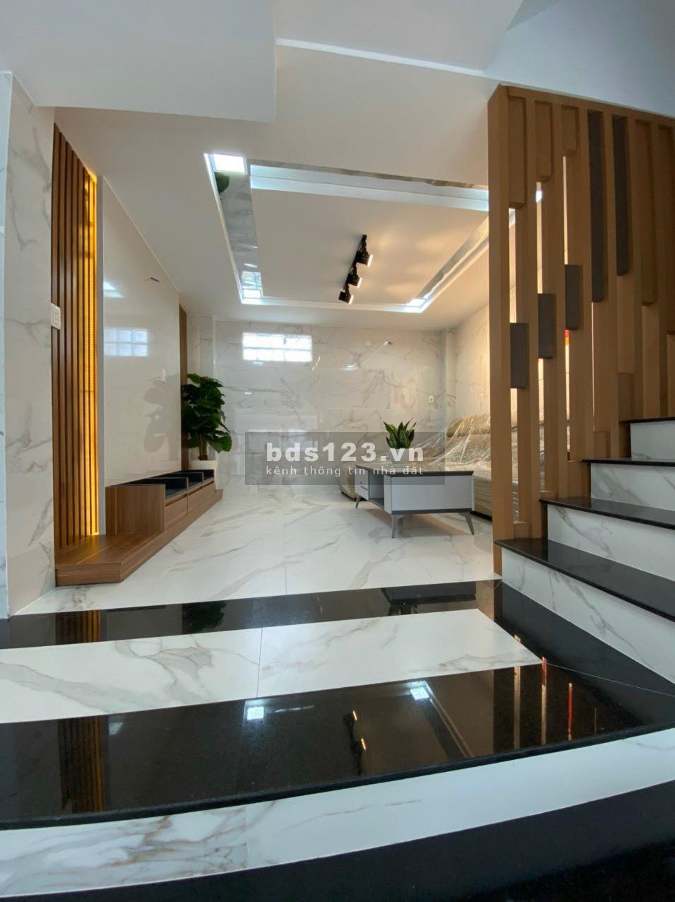 Bán nhanh nhà Lê Văn Quới diện tích 82m² (4X21) x 3 tầng hẻm 10m, giá 8,2 tỷ SHR