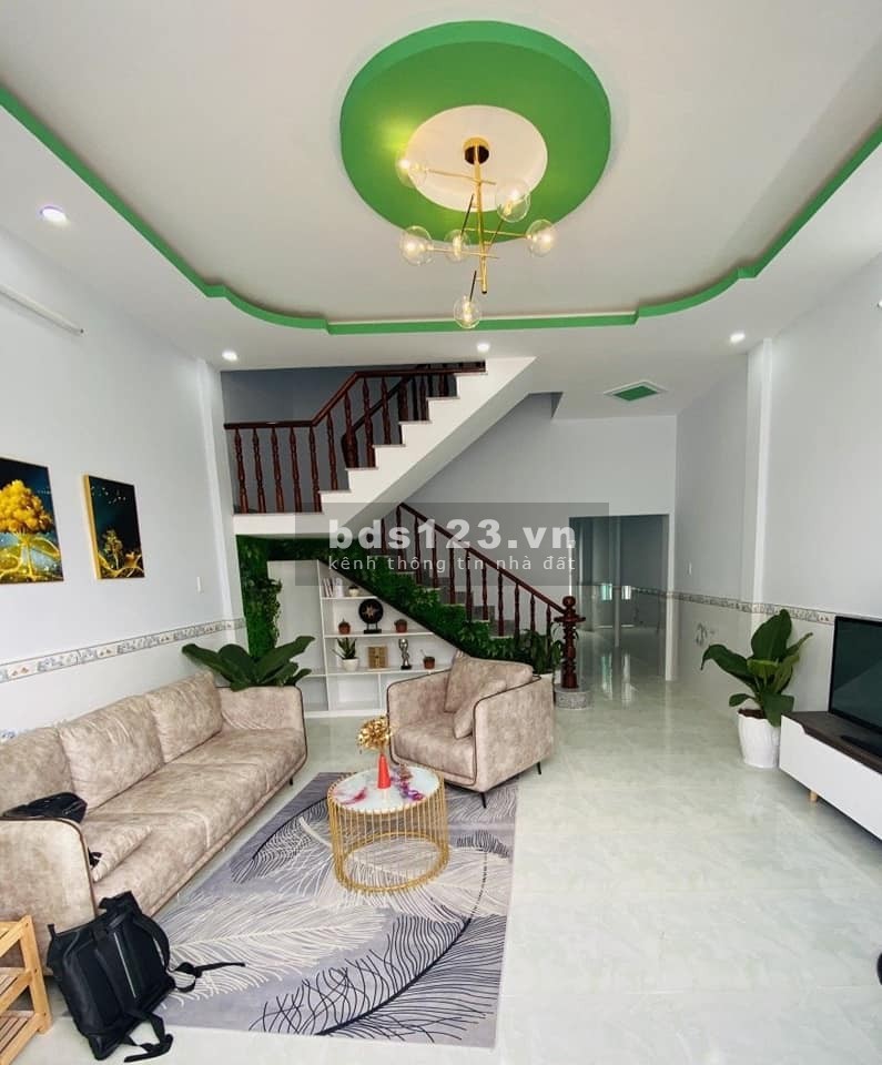 Bán gấp căn nhà ngay chợ Phú Lạc, Bình Chánh, sổ hồng chính chủ