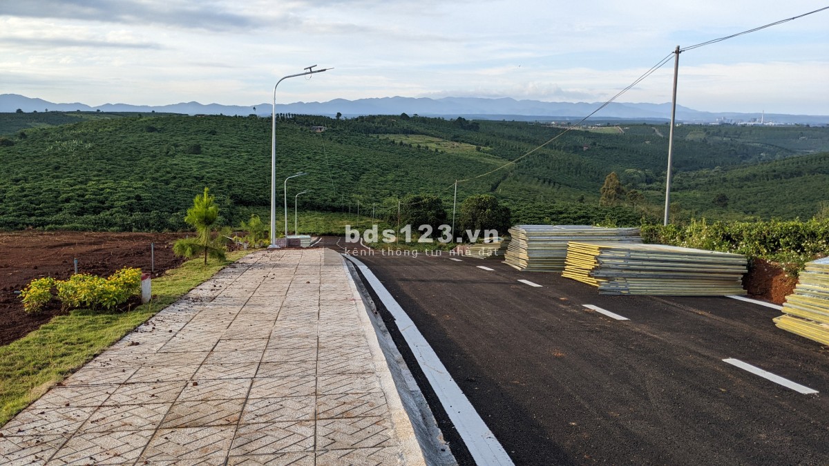 Hơn 3 sào đất Bảo Lộc view hồ, đồi chè, 900 triệu , chiết khấu 1% cho ai thiện chí
