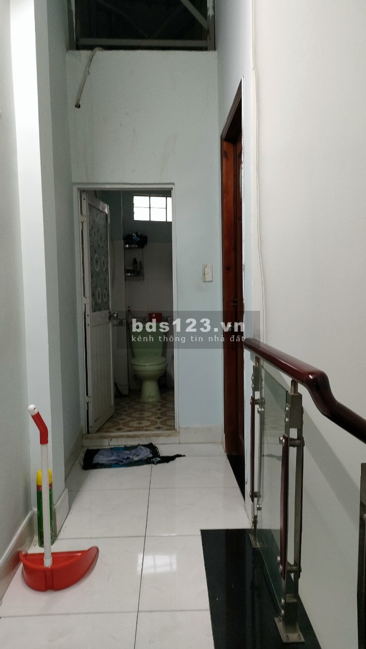 Nhà mặt tiền Tân Hiệp 2,5 tầng nhà chủ đang ở khu an ninh