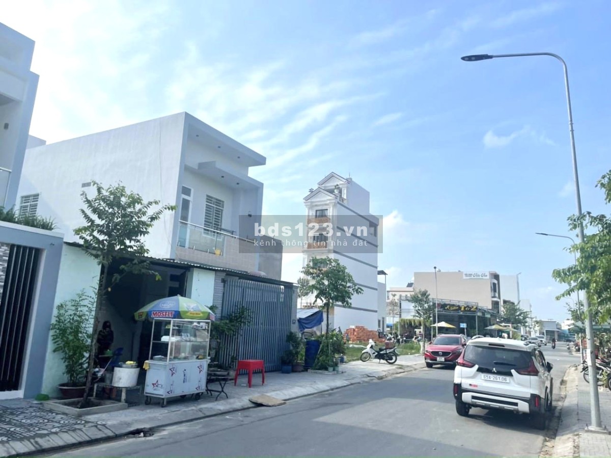 Cần bán gấp lô đất gần điện máy xanh, MT đường Bùi Thanh Khiết, Tân Túc, 105m2 SHR