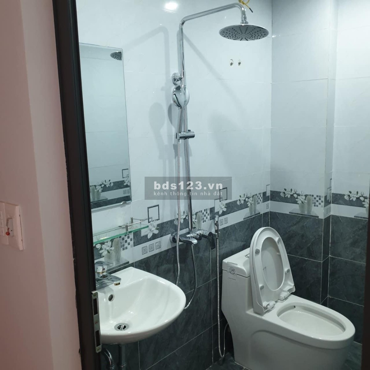 Bán Nhà 5 tầng mới Yên Nghĩa 35m², giá: 2tỷ55 ô tô gần sát chợ ngay kđt đô nghĩa
