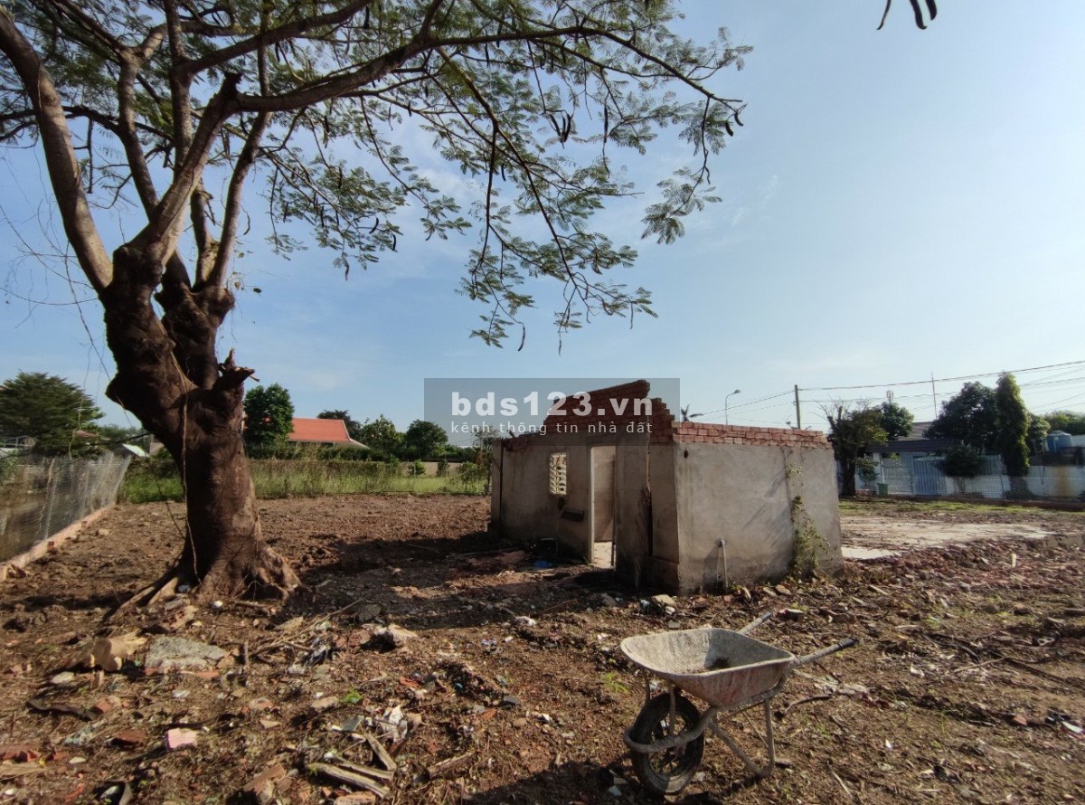 Bán gấp 2 lô đất 2 mặt tiền, sát dự án Đông Tăng Long, Q9, chỉ với 40 tỷ, liên hệ ngay 0374555111