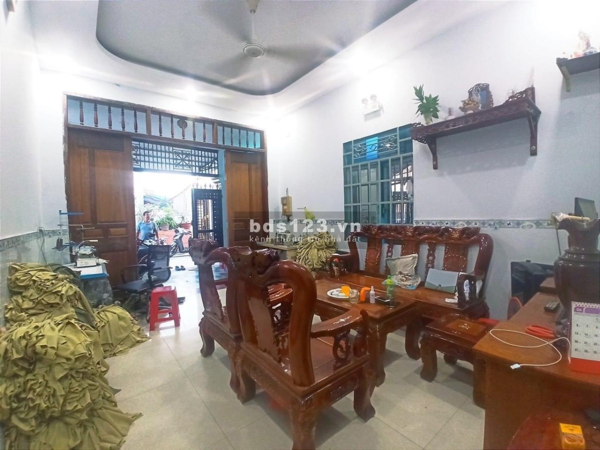 Bán nhanh căn nhà 1 trệt 1 lầu ngay bến xe quận 8 sổ chính chủ