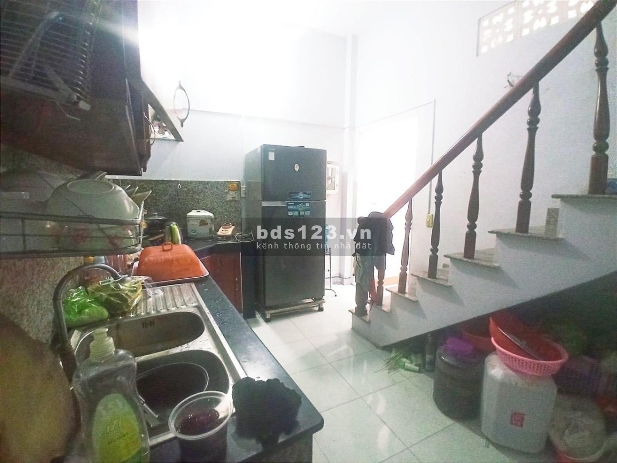 Bán nhanh căn nhà 1 trệt 1 lầu ngay bến xe quận 8 sổ chính chủ