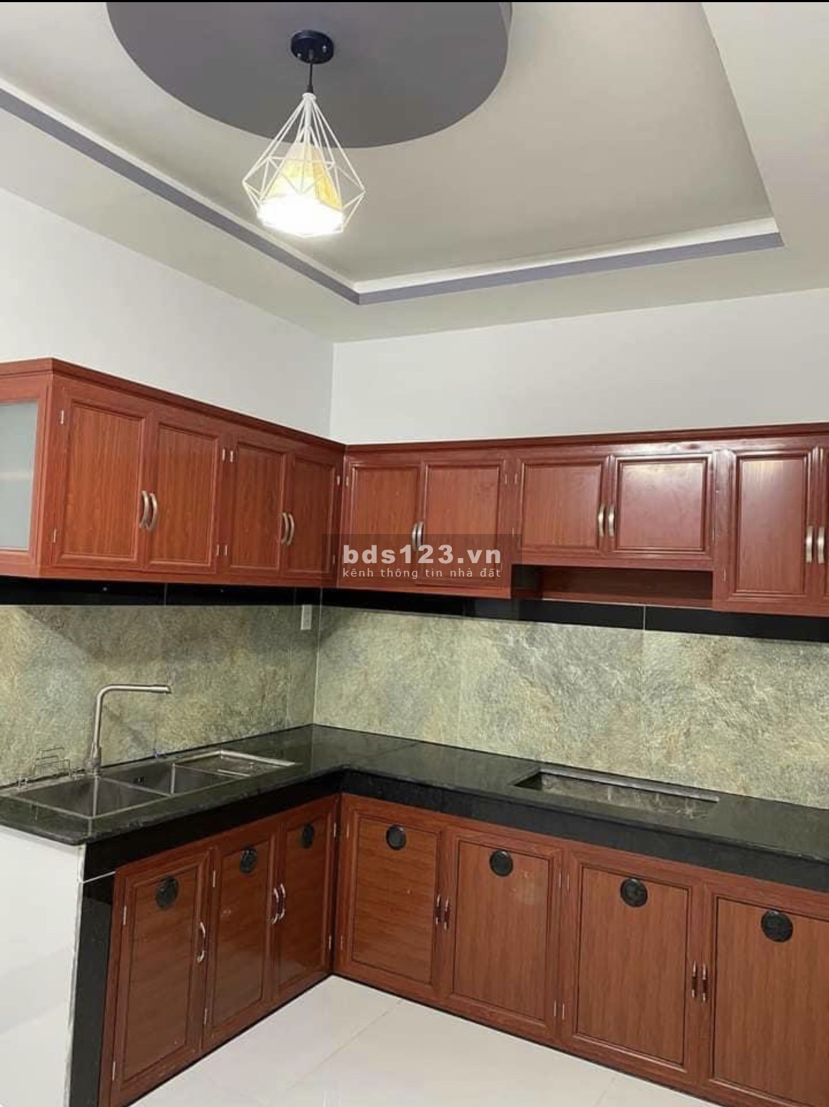 Bán nhà nguyên căn đang cho thuê ở gần bến xe quận 8