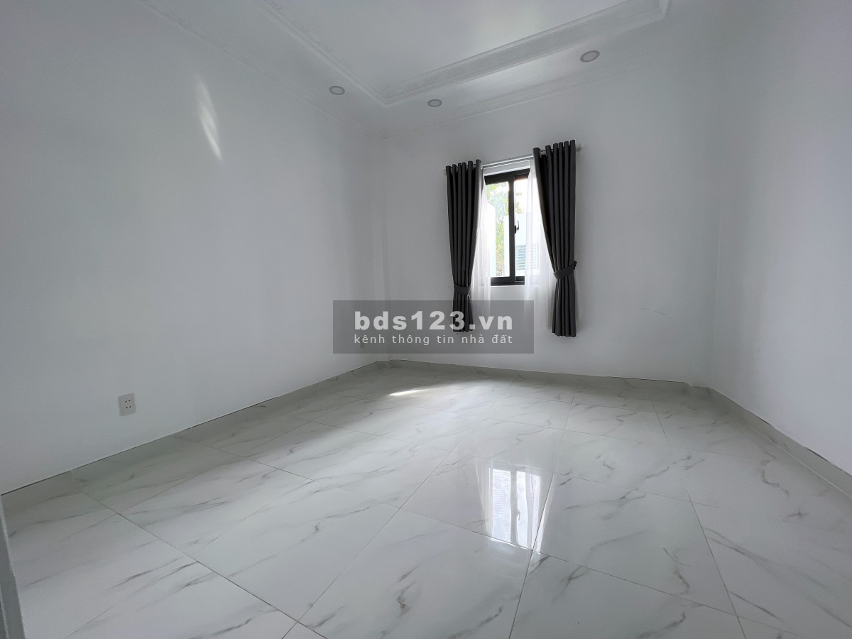 Bán nhà chính chủ mơi xây, DT 49m² x 2 lầu (4PN) sân thượng, giá 2,980 tỷ có TL