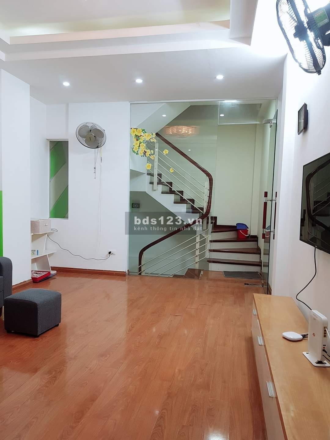 Bán nhà Cầu Giấy ngõ thông dân cư đông, ô tô tránh, kinh doanh văn phòng