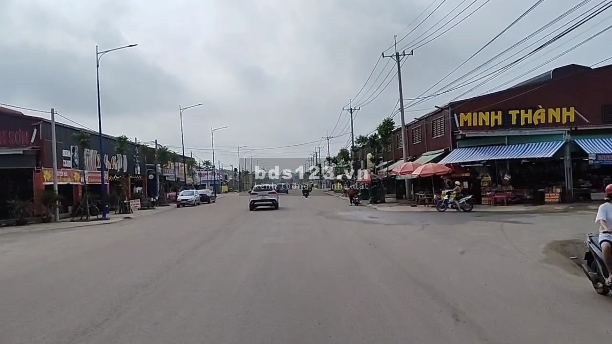 Đất mặt tiền kinh doanh ngay sau QL14, thuộc khu hành chính phường, 3 trường học và chợ Minh Thành.