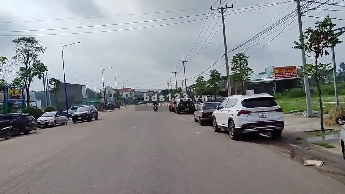 Đất mặt tiền kinh doanh ngay sau QL14, thuộc khu hành chính phường, 3 trường học và chợ Minh Thành.