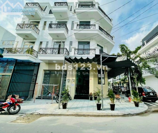 Bán căn góc 2 mặt tiền DTSD 300m² x 4 tầng ngay chợ Bà Hom cũ Tỉnh Lộ 10, Tên Lửa, quận Bình Tân