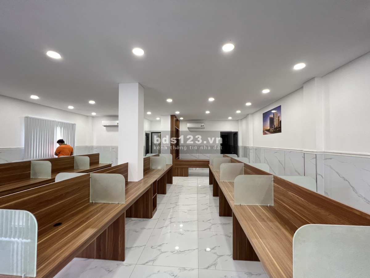 Bán Toà nhà 6 tầng,MT Nguyễn Sơn,Full nội thất,DT: 10x23m