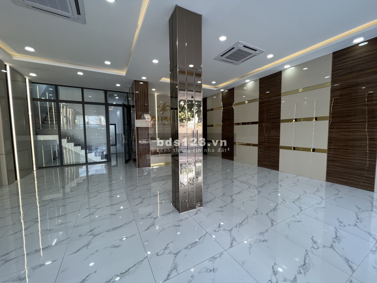 Bán Toà nhà 6 tầng,MT Nguyễn Sơn,Full nội thất,DT: 10x23m