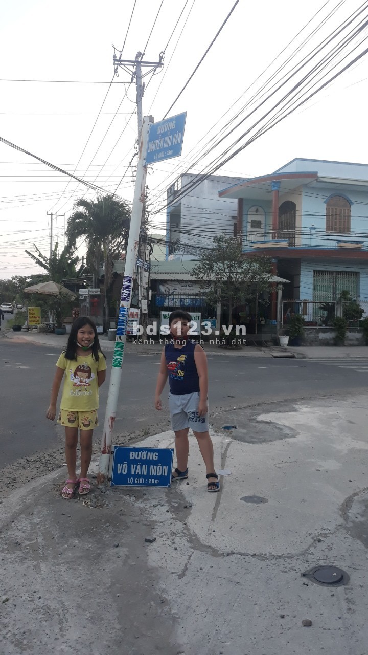 Bán đất (15x50m) mặt tiền đường Võ Văn Môn, phường 4 Tân An