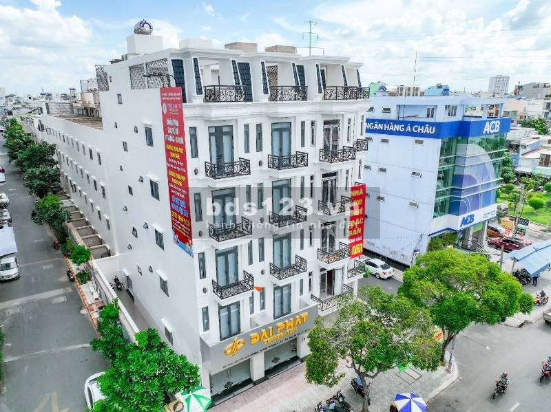 Bán Toà nhà 6 tầng,MT Nguyễn Sơn,Full nội thất,DT: 10x23m