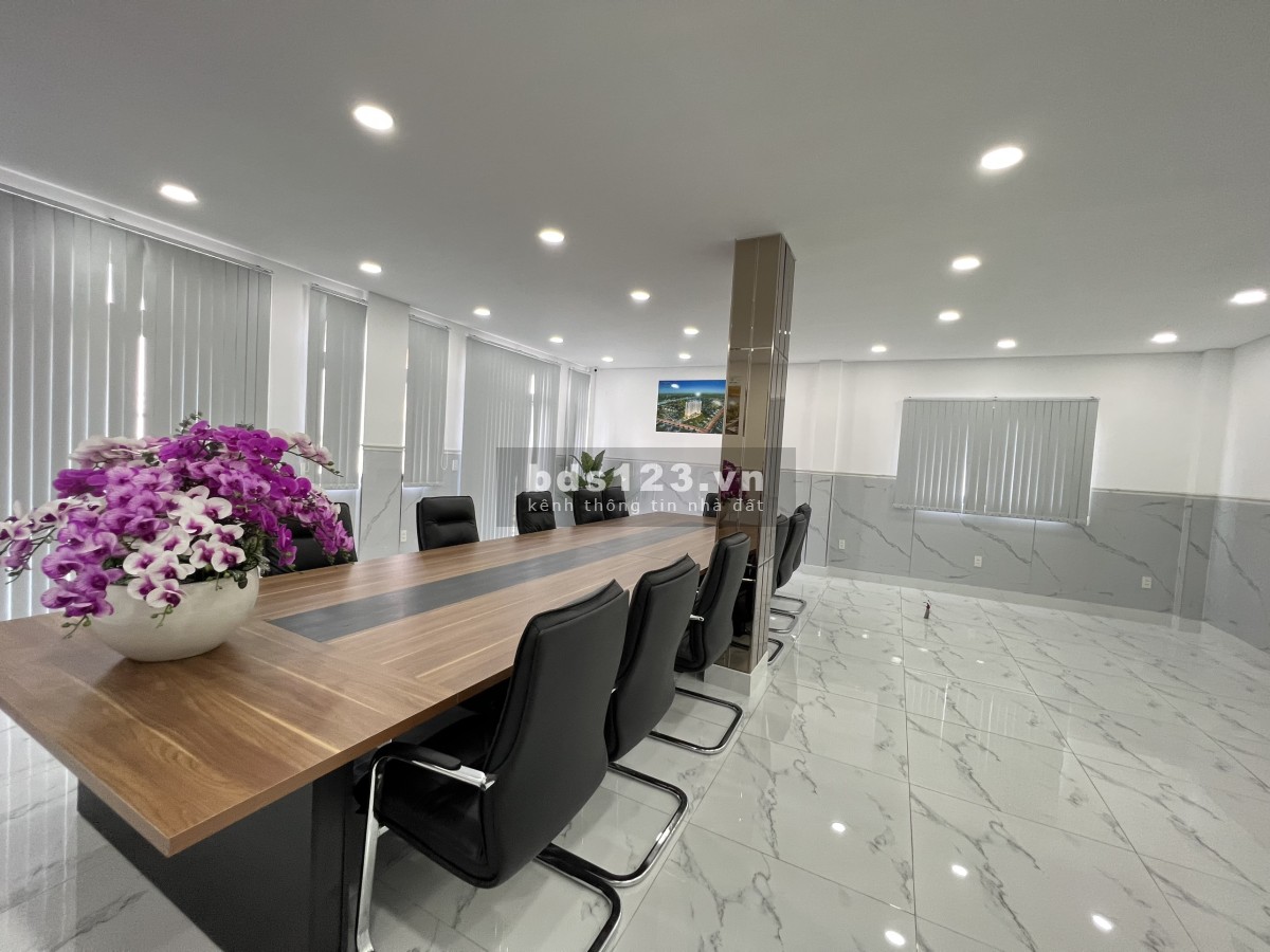 Bán Toà nhà 6 tầng,MT Nguyễn Sơn,Full nội thất,DT: 10x23m