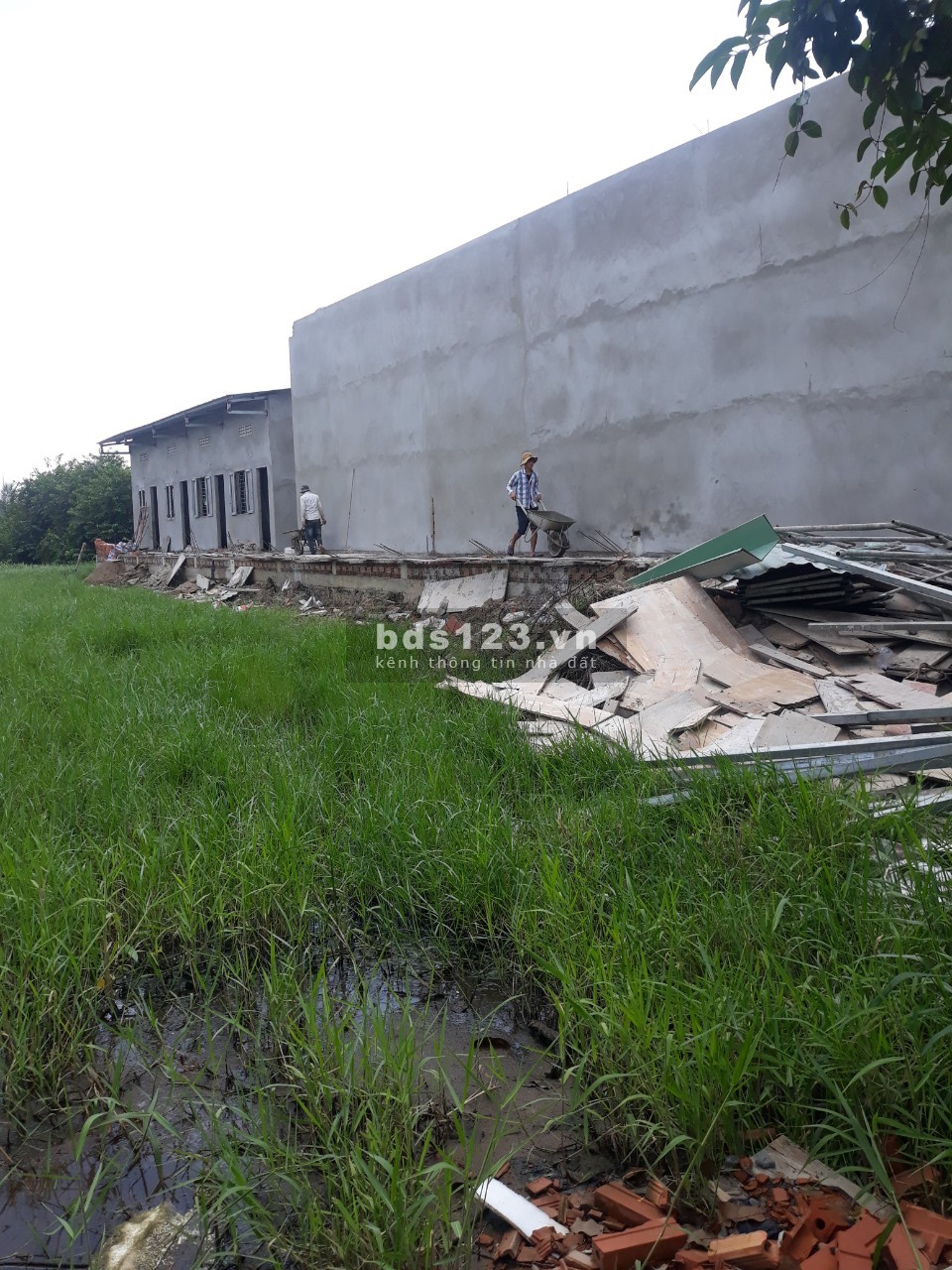 Bán đất (15x50m) mặt tiền đường Võ Văn Môn, phường 4 Tân An