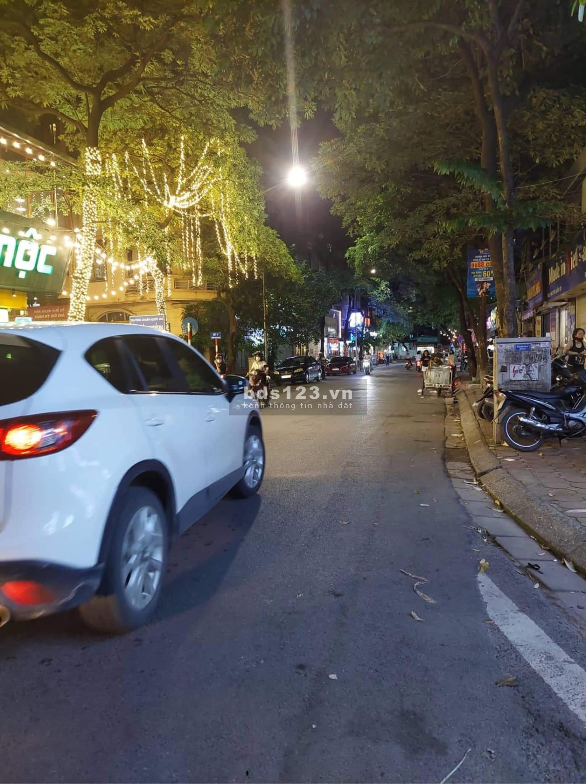 Ngay ngã tư lô góc Nguyên Hồng kinh doanh đỉnh 7 tầng thang máy, hơn 25 tỷ