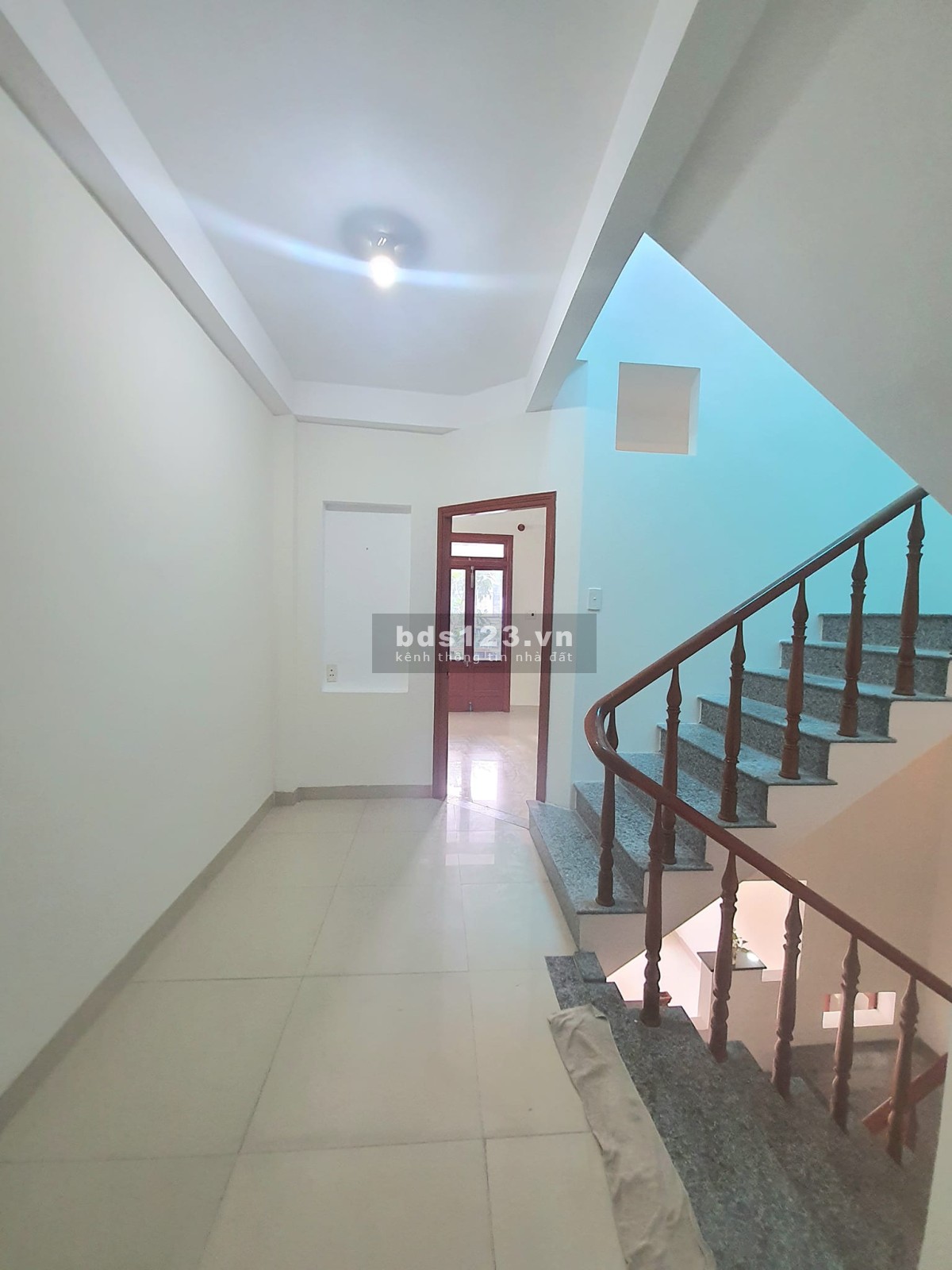 Bán gấp nhà 3 tầng đường Chu Mạnh Trinh 3pn-3wc có sân đậu ô tô chỉ hơn 5 tỷ thương lượng mạnh